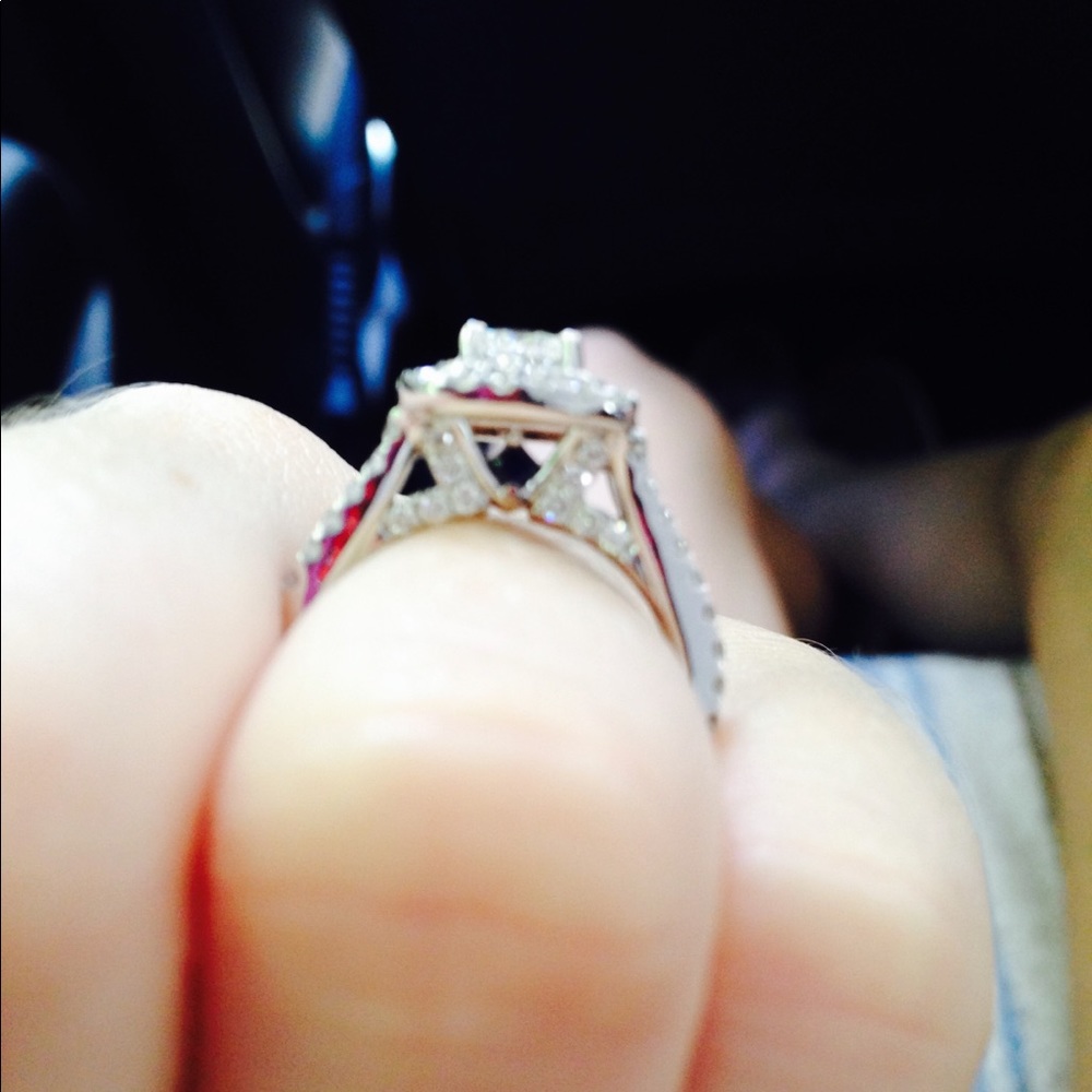 Vera wang size 5 engagement ring - Picture 2 of 7